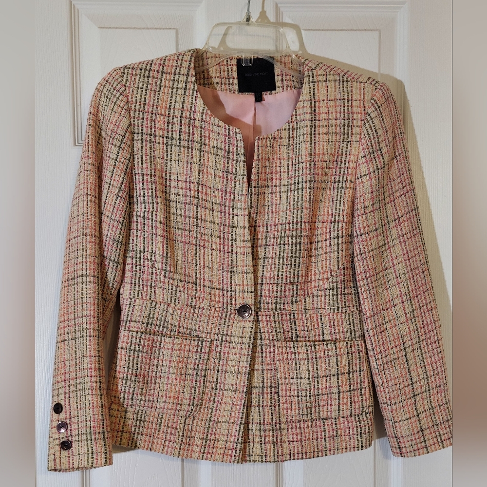 BERN & MORT | 4P Pink Tweed Jacket w/ 2 Functional Pockets. Like new.